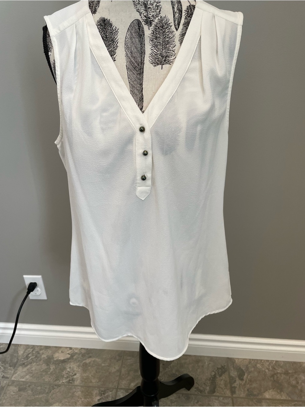 Love Culture White Sleeveless V-Neck Button Henley Camisole